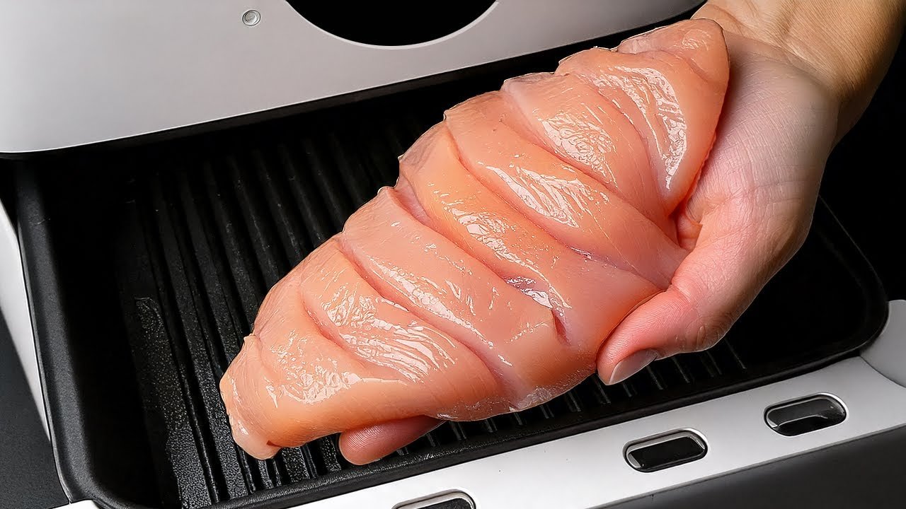 Frango na Air Fryer com Legumes Assados e Molho de Iogurte: Suculento e Fácil 
