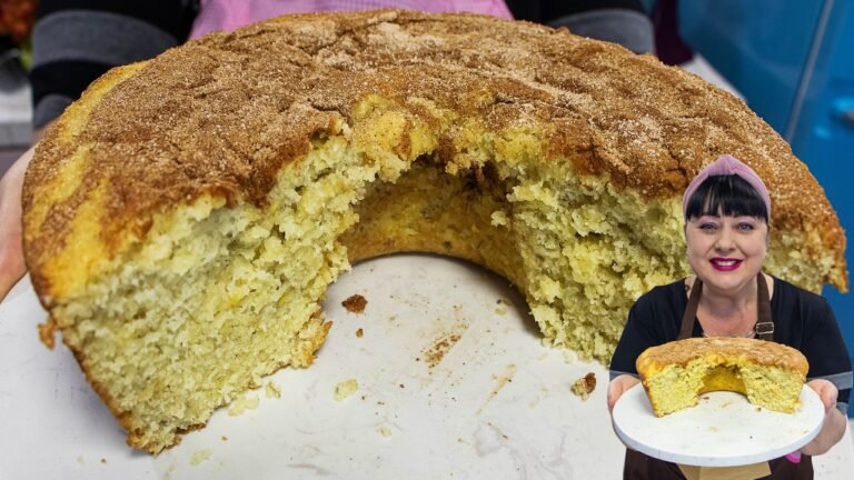 Bolo de Banana Fofinho e Molhadinho com Cobertura de Açúcar e Canela