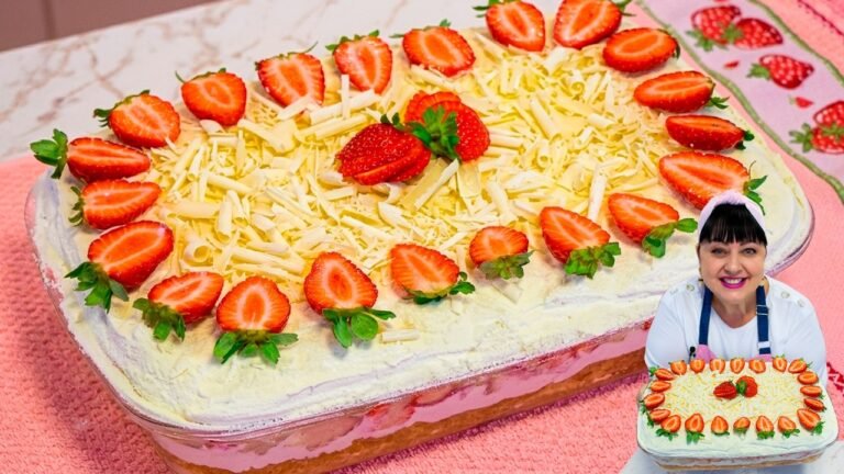 Bolo na Travessa de Ninho com Morango Bem Molhadinho e Cremoso