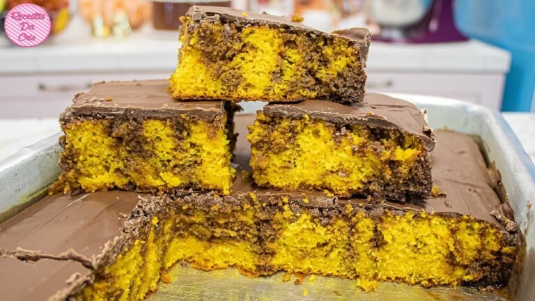 Como Fazer Bolo de Cenoura Molhadinho com Calda de Chocolate e Cobertura Crocante