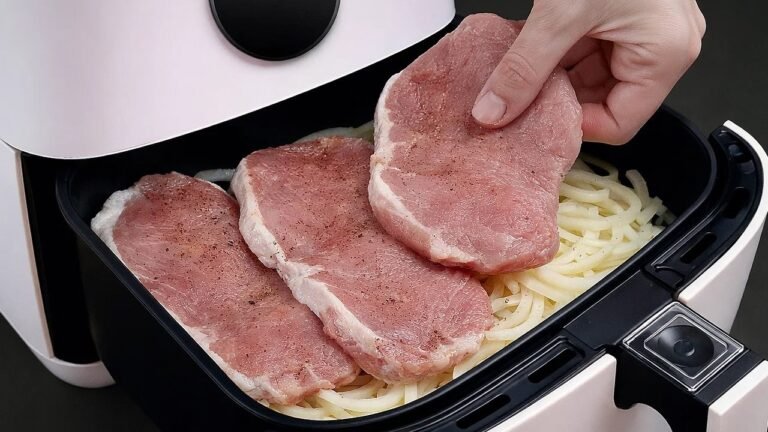 Costelinha de Porco na Air Fryer com Batatas Gratinadas e Muito Queijo