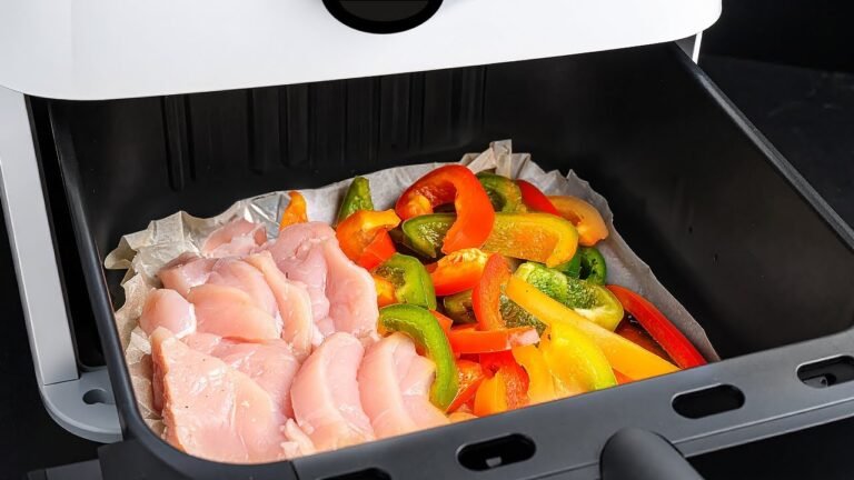 Frango no Airfryer com Legumes Coloridos e Molho de Iogurte Cremoso