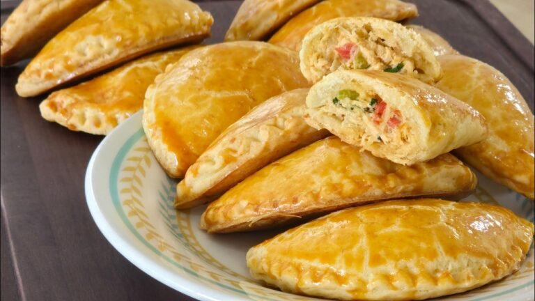 Pastel de Forno Fácil com Massa que Derrete na Boca e Recheio Cremoso de Frango