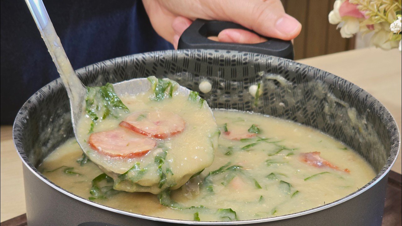 Pães: Como Fazer Caldo Verde Cremoso e Fácil com Batata e Calabresa 