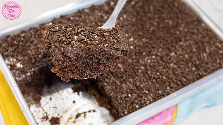 Como Fazer Bolo de Chocolate Quente Cremoso de Colher, Molhadão e Fácil