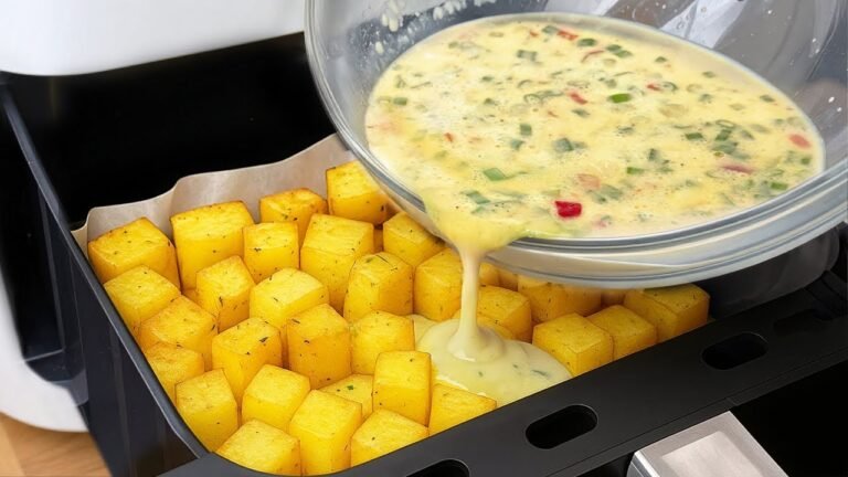 Batata na Air Fryer com Ovos, Legumes e Queijo