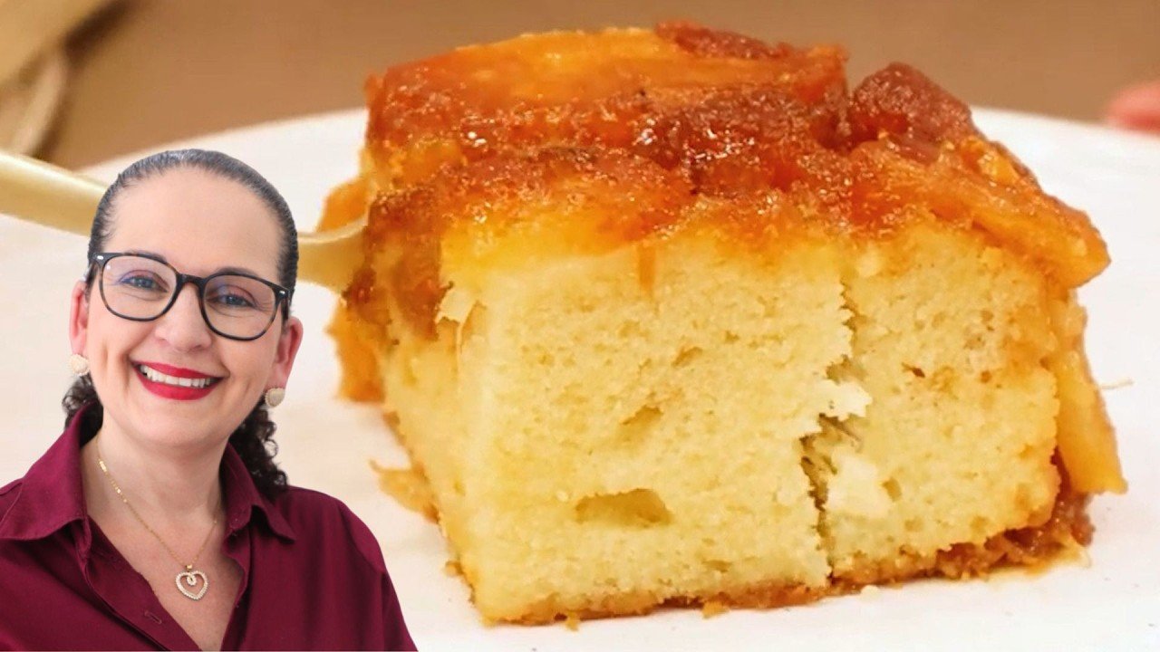 Bolo de Abacaxi Caramelizado com Coco: Fofíssimo, Fácil e Perfeito para Servir 