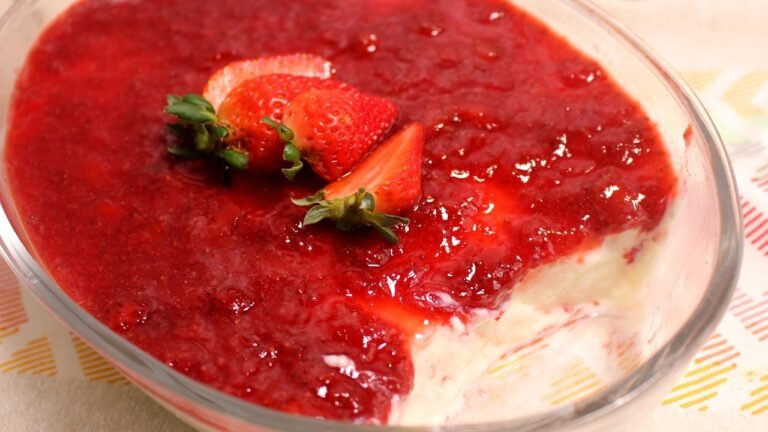 Como Fazer Mousse Cremosa de Leite em Pó com Morango e Geleia Caseira
