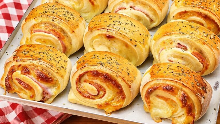 Joelho de Presunto e Queijo Assado: Massa Fofinha e Recheio Cremoso