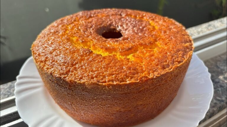 Bolo de Cenoura Sem Trigo Fofinho e Molhadinho com Flocão