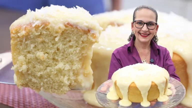 Bolo de Coco Fofinho com Cobertura Cremosa