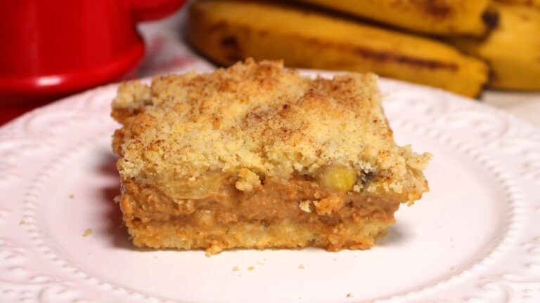 Como Fazer Bolo Farofa de Banana com Doce de Leite Cremoso e Crocante