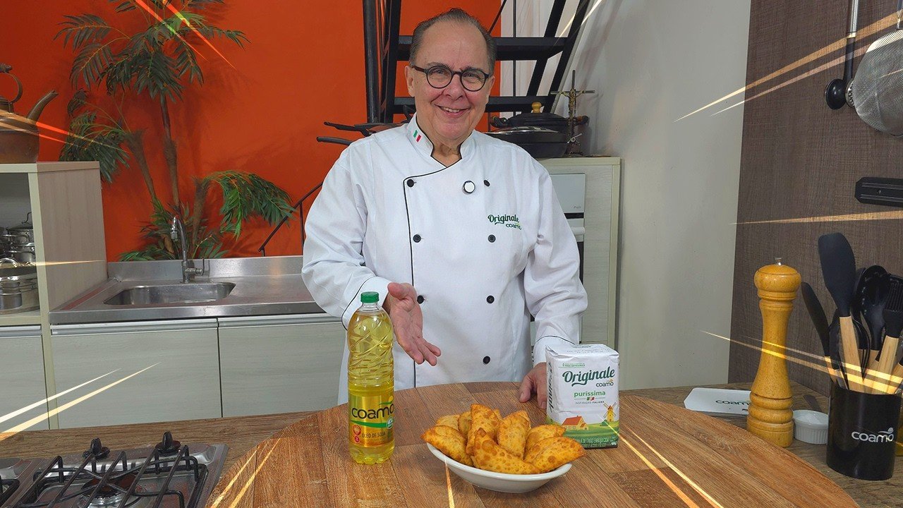 Frango: Como Fazer Pastel Caseiro Crocante Recheado com Linguiça e Queijo 