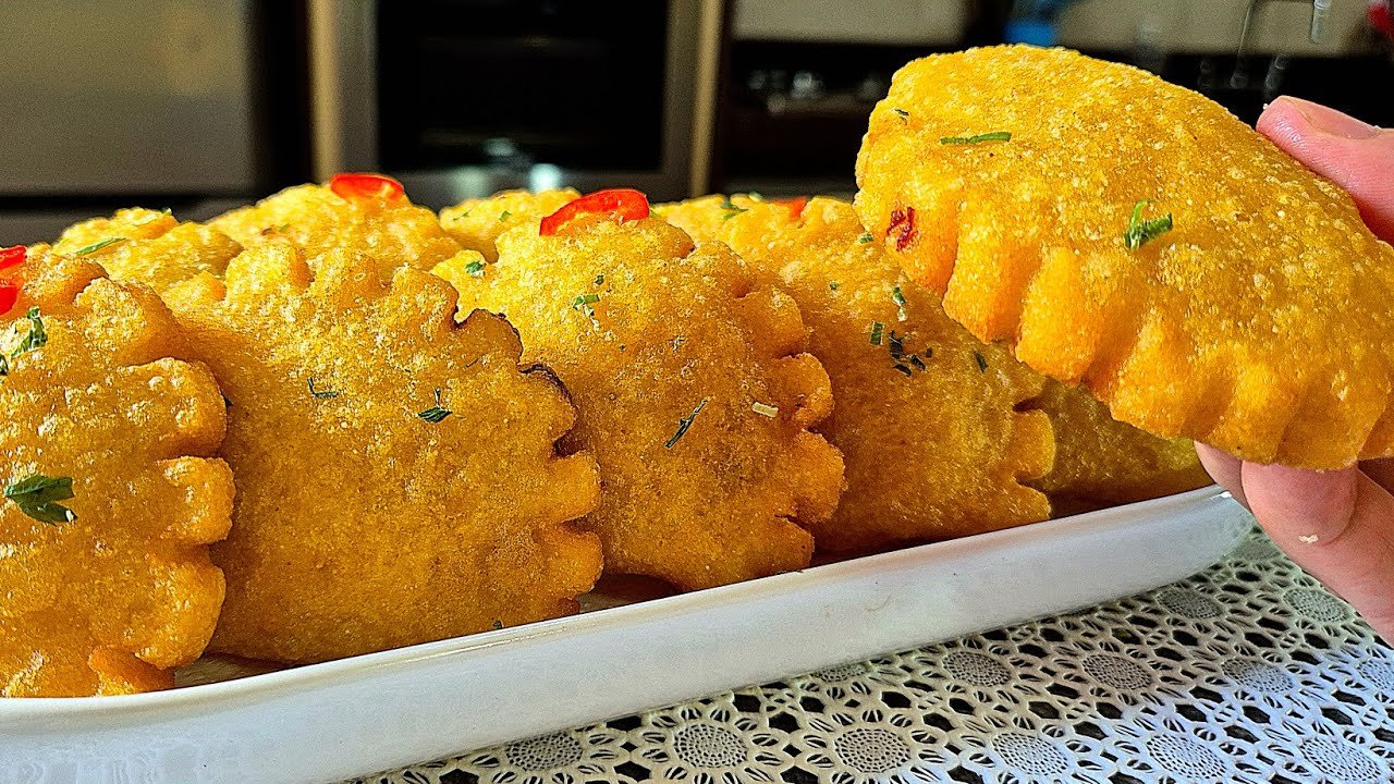 Como Fazer Pastelzinho de Fubá Sem Trigo Crocante com Recheio Cremoso de Frango 
