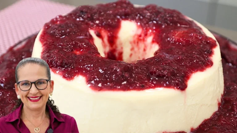 Pudim de Chocolate Branco com Frutas Vermelhas